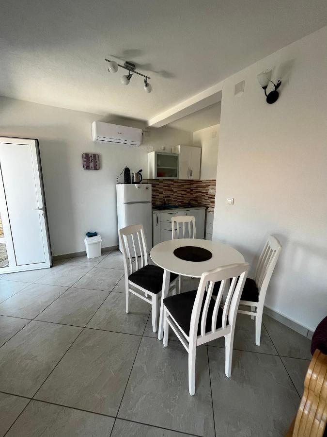 Apartments Apartmani Bojana Утьеха Экстерьер фото