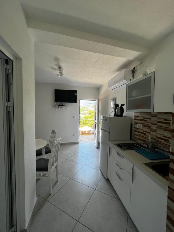 Apartments Apartmani Bojana Утьеха Экстерьер фото