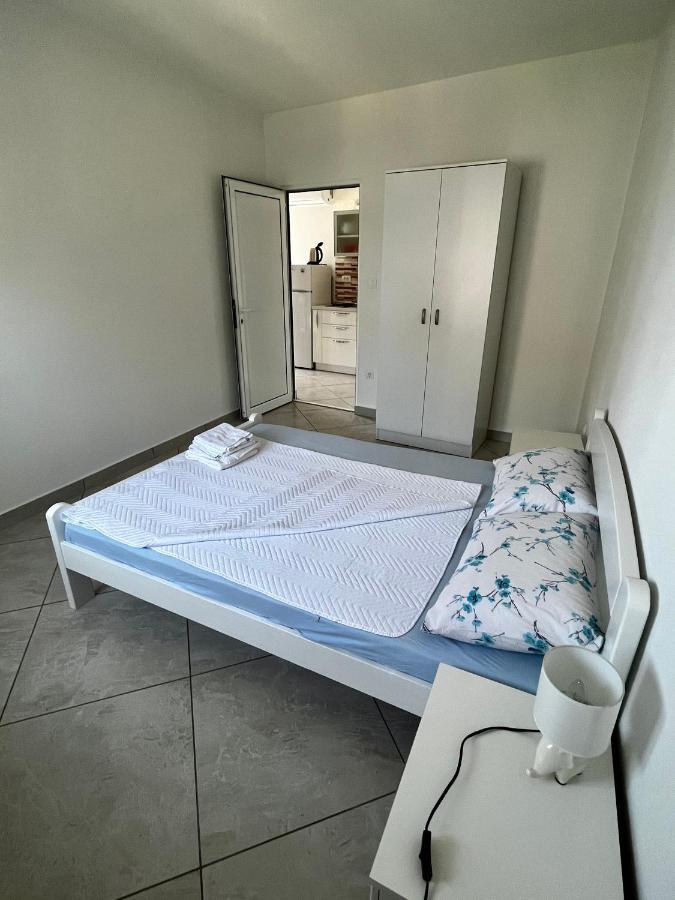 Apartments Apartmani Bojana Утьеха Экстерьер фото