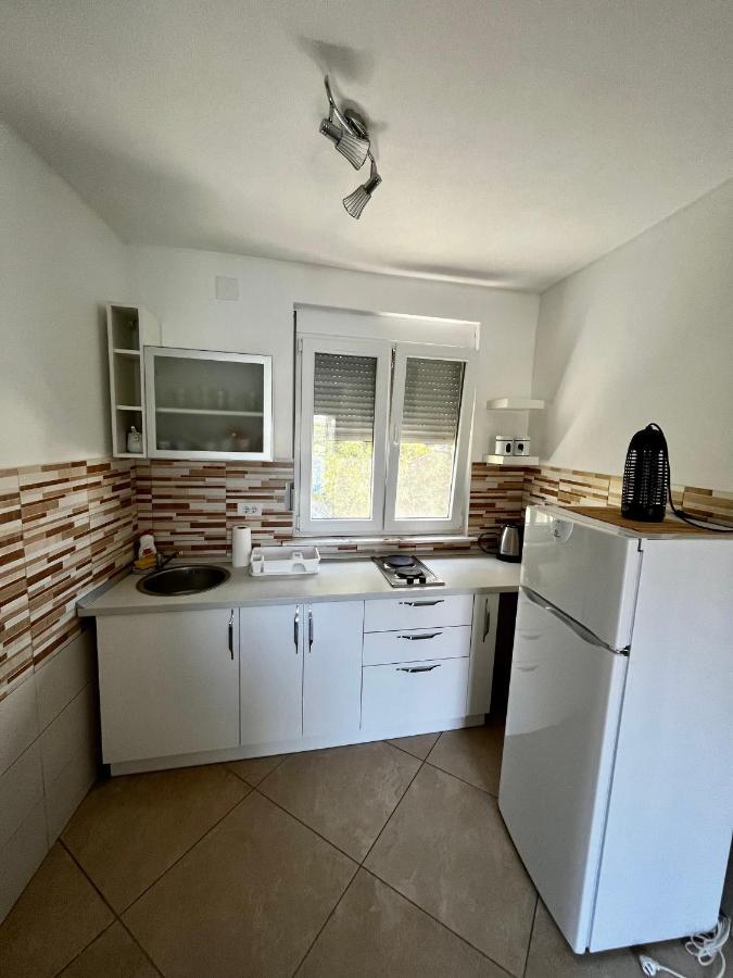 Apartments Apartmani Bojana Утьеха Экстерьер фото