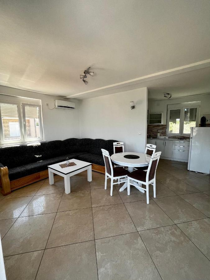 Apartments Apartmani Bojana Утьеха Экстерьер фото