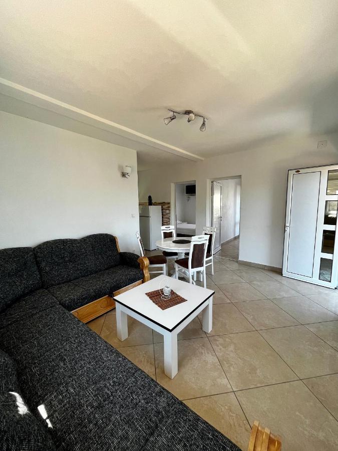 Apartments Apartmani Bojana Утьеха Экстерьер фото
