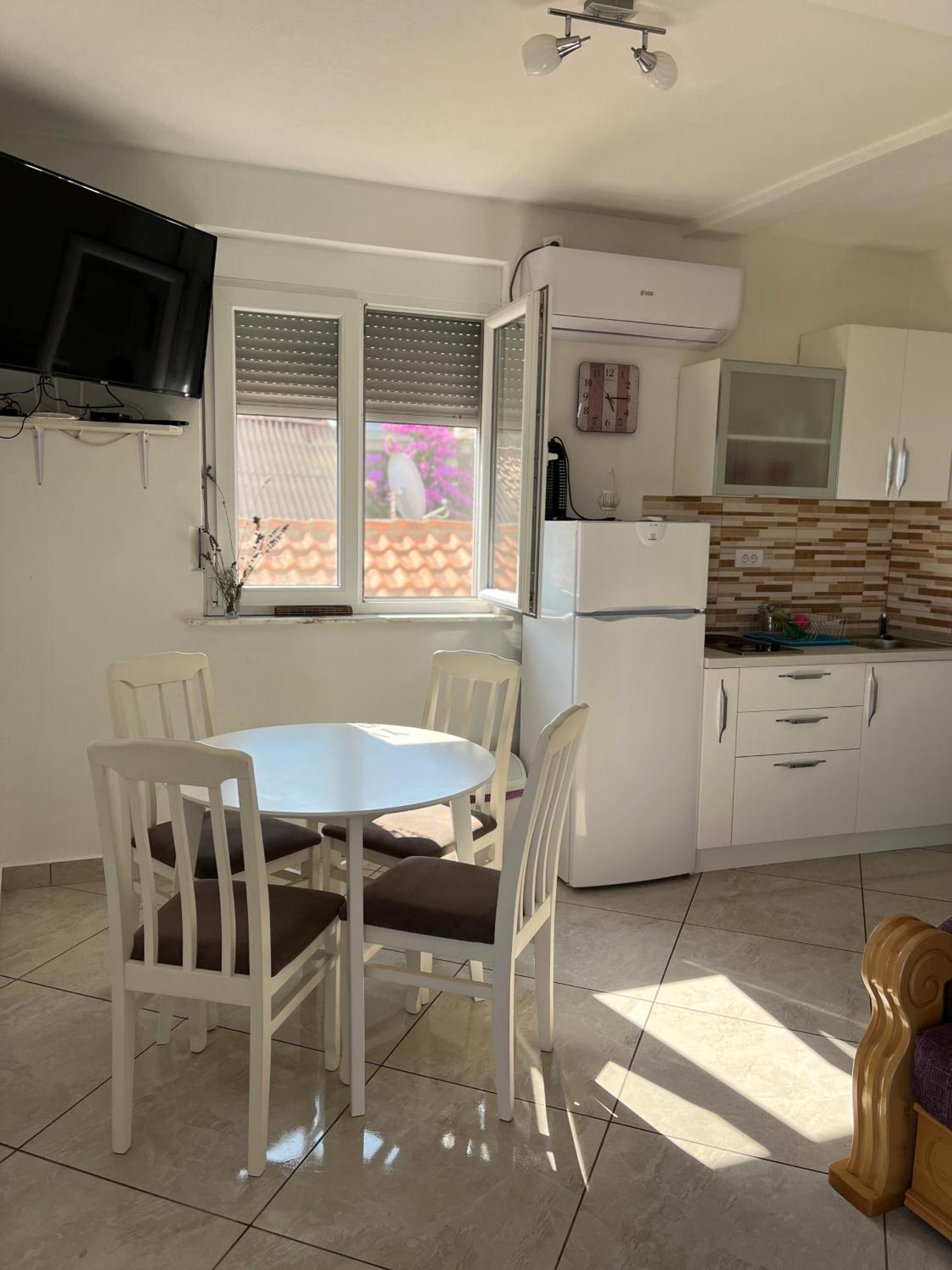 Apartments Apartmani Bojana Утьеха Экстерьер фото