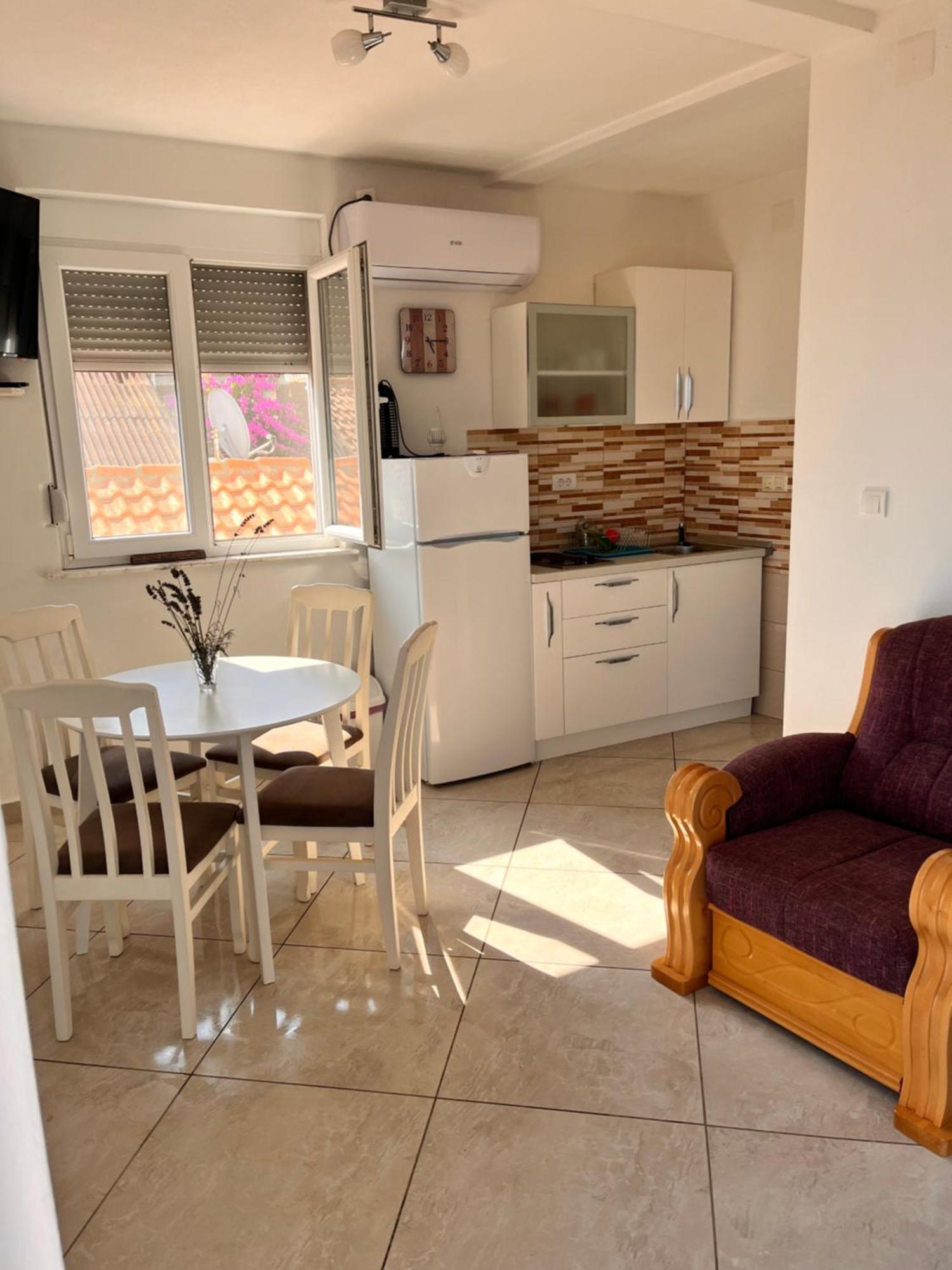 Apartments Apartmani Bojana Утьеха Экстерьер фото